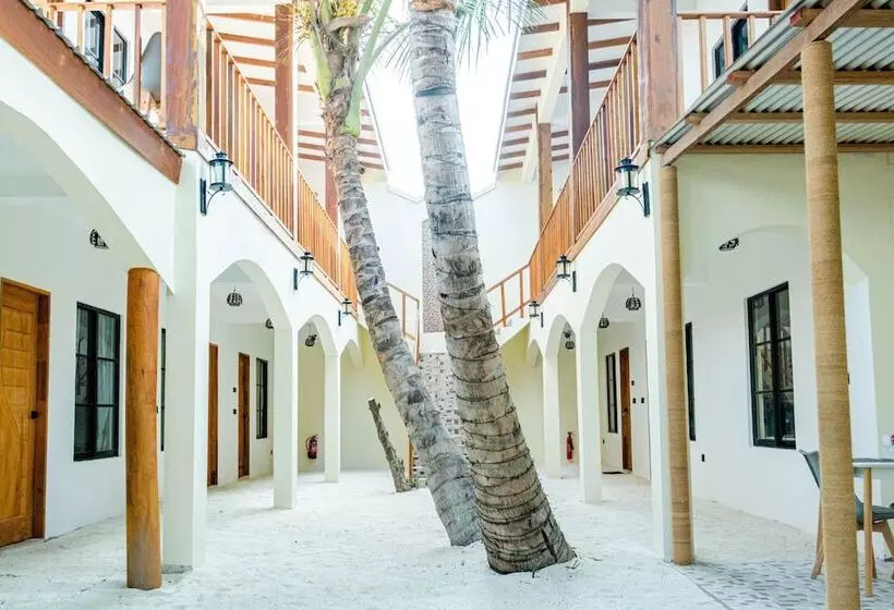 پانسیون Ahiva Village