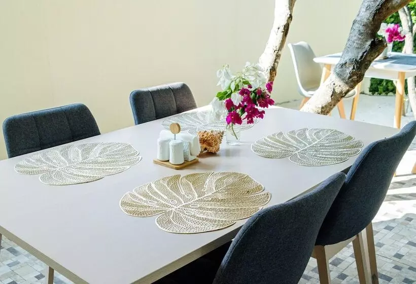 پانسیون Ahiva Village