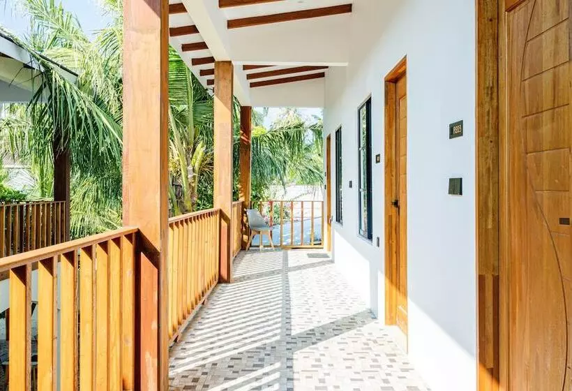 پانسیون Ahiva Village