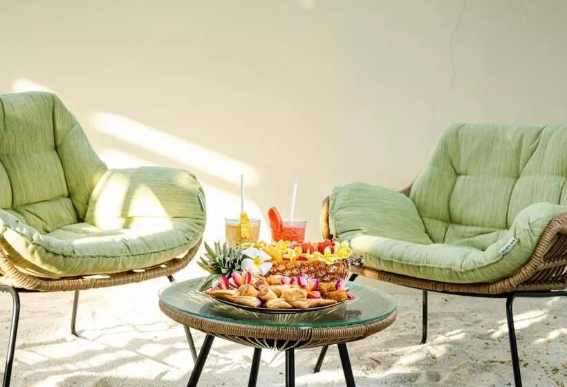 پانسیون Ahiva Village