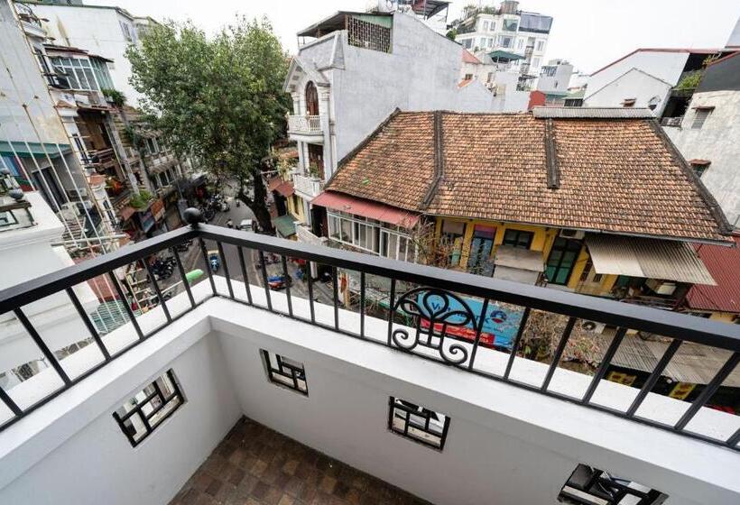 Mad Monkey Hanoi Hostel