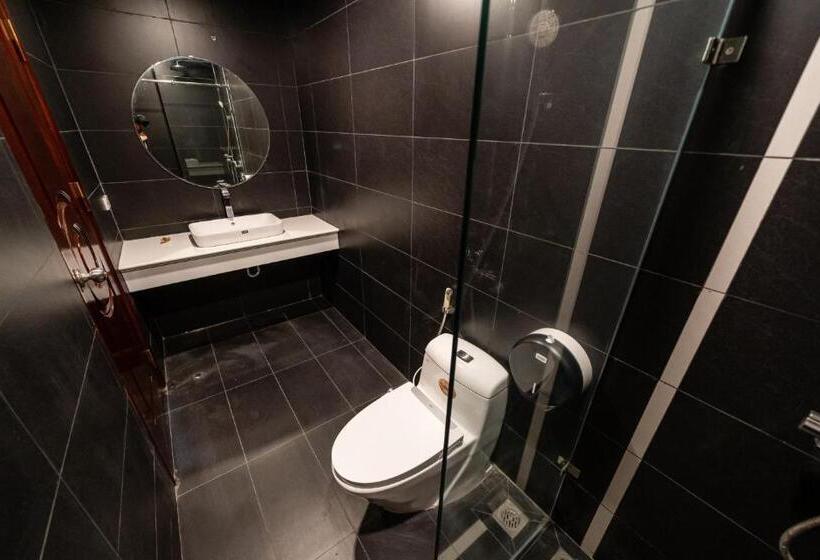 Mad Monkey Hanoi Hostel