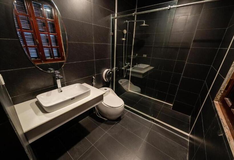 Mad Monkey Hanoi Hostel