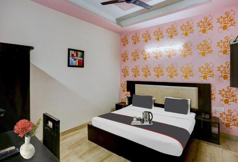 هتل Collection O Pantao Stays