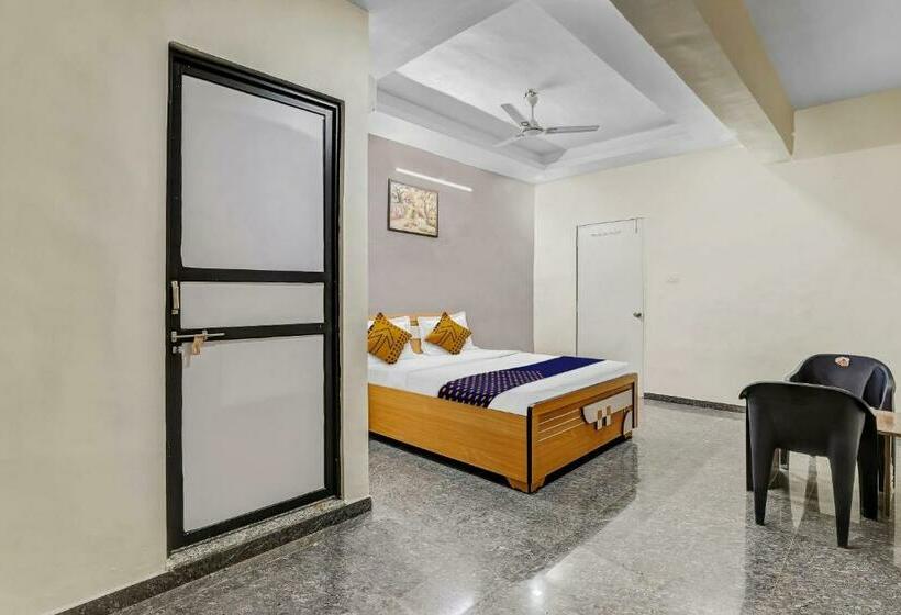 Hotel Spot On 704034  Krishna