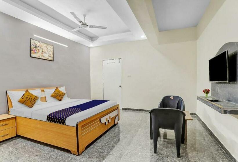 Hotel Spot On 704034  Krishna