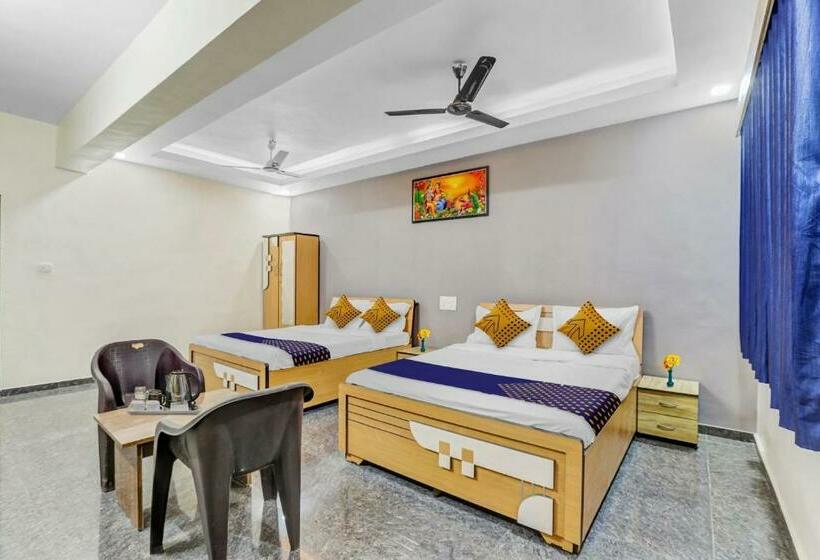 Hotel Spot On 704034  Krishna