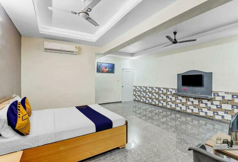 Hotel Spot On 704034  Krishna