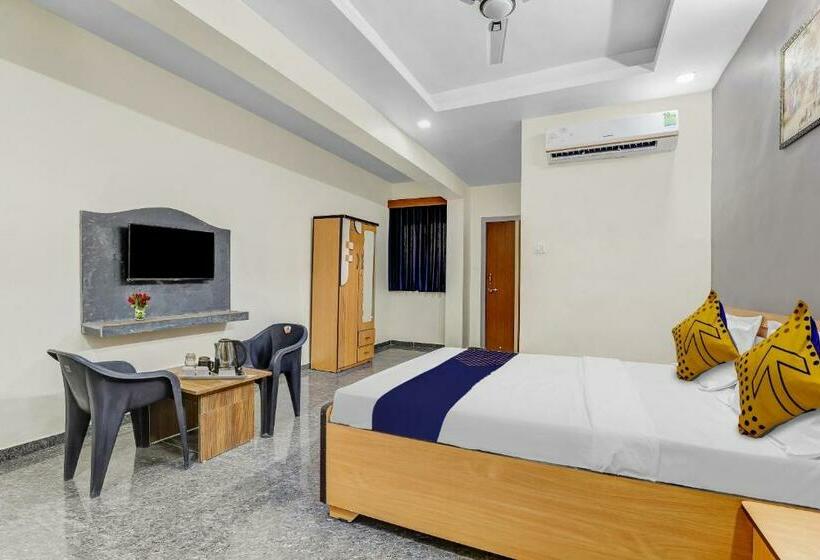 Hotel Spot On 704034  Krishna