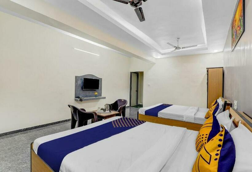 Hotel Spot On 704034  Krishna