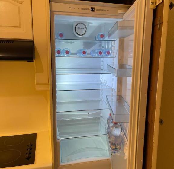 پانسیون Qdb Geneve Hyper Centre