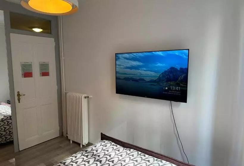 پانسیون Qdb Geneve Hyper Centre