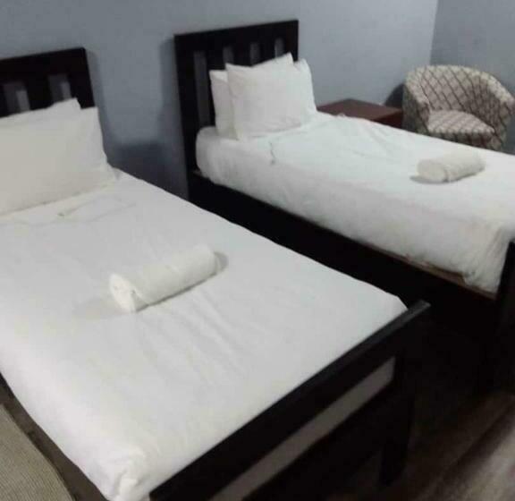 تختخواب و صبحانه Highlands Lodge