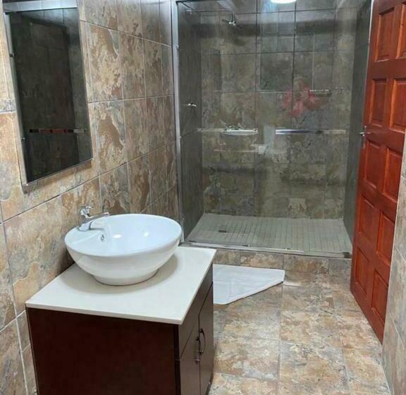 تختخواب و صبحانه Highlands Lodge