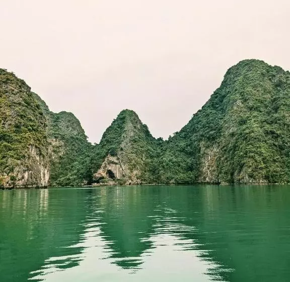 Eden Hotel Cát Bà