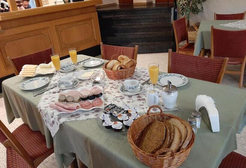 Отель Gasthaus Pension Schumbert