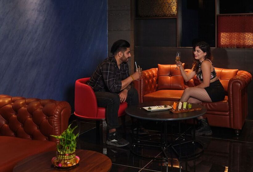 Hotel Zone By The Park Pathankot