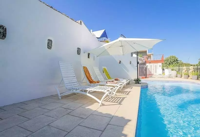 1770 Sovereign Lodge Retreat