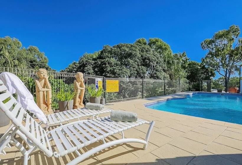 1770 Sovereign Lodge Retreat