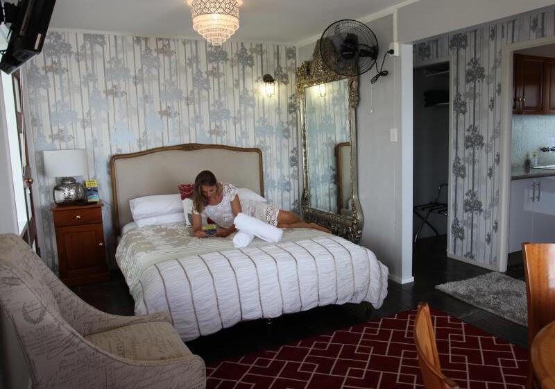 1770 Sovereign Lodge Retreat