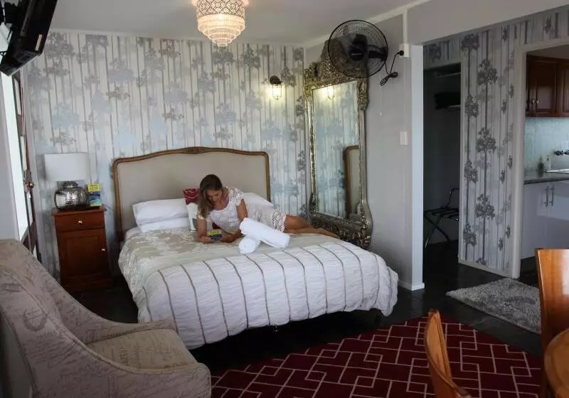 1770 Sovereign Lodge Retreat