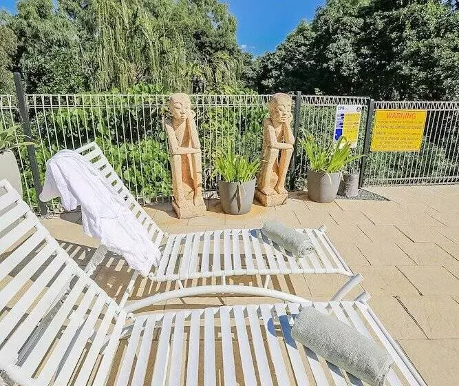 1770 Sovereign Lodge Retreat