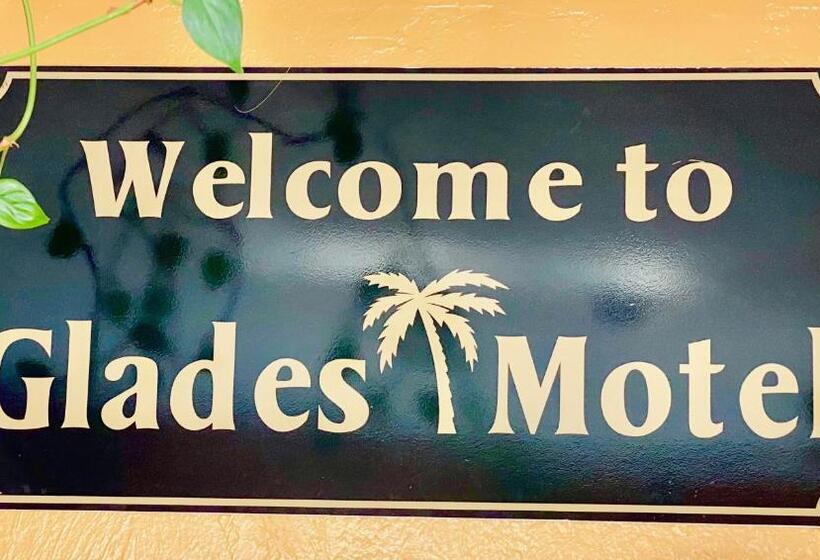 Glades Motel   Naples