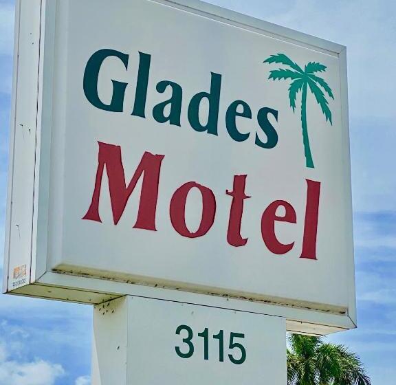 Glades Motel   Naples