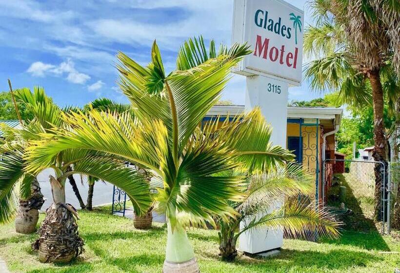 Glades Motel   Naples