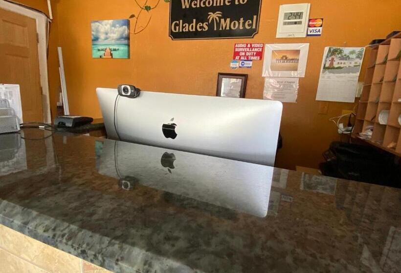 Glades Motel   Naples