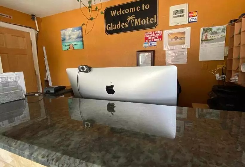 Glades Motel   Naples