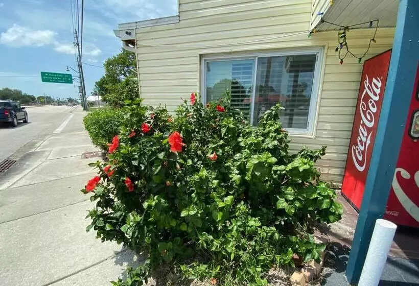 Glades Motel   Naples