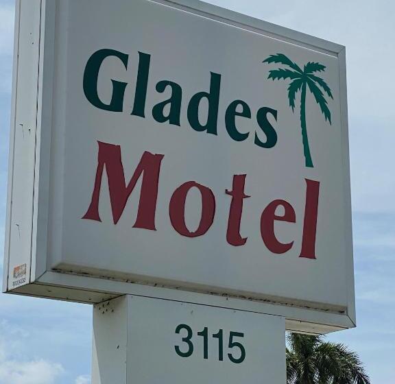 Glades Motel   Naples