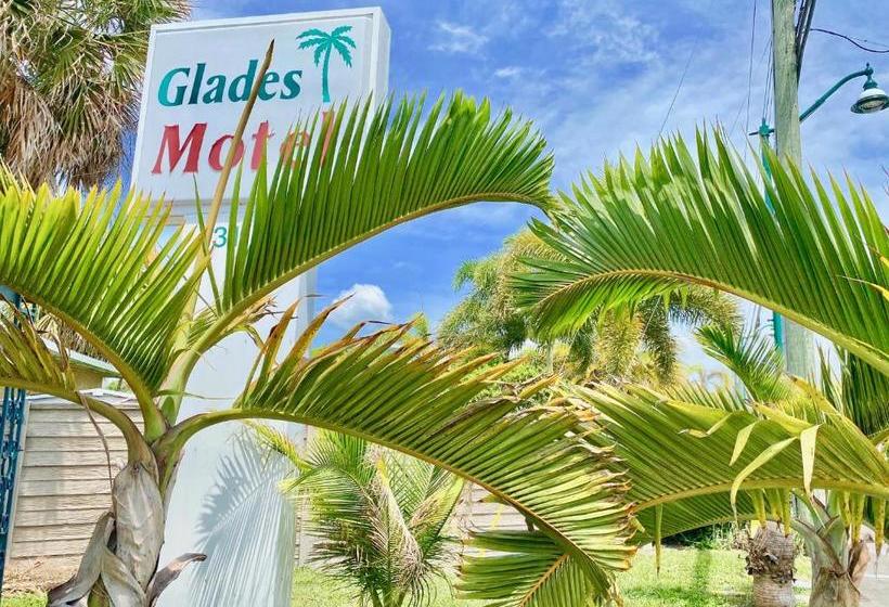 Glades Motel   Naples