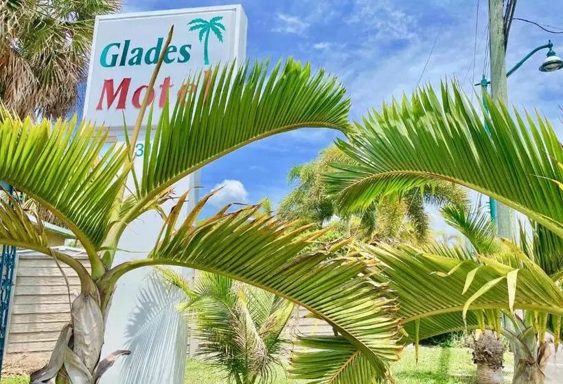 Glades Motel   Naples