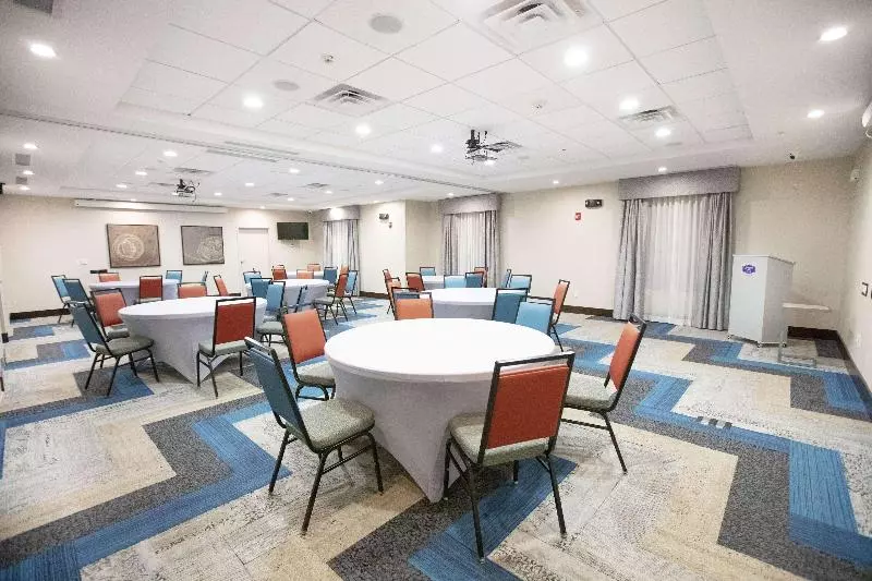 Отель Hampton Inn Toledo/oregon