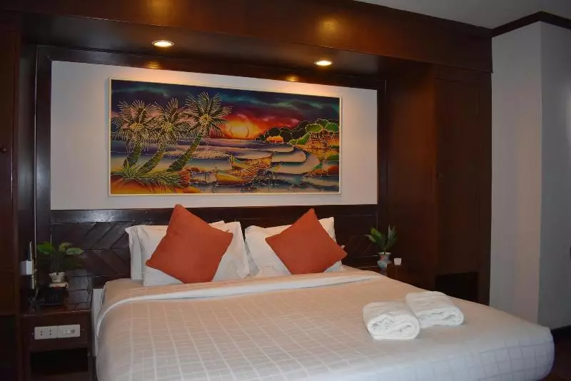 فندق Karon Cafe  Inn