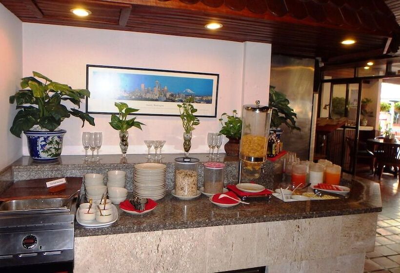 בית מלון כפרי Karon Cafe  Inn