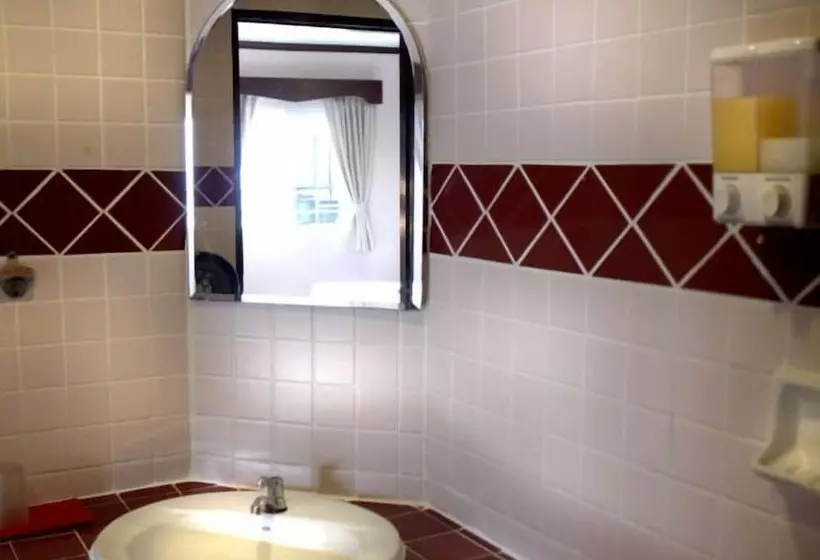 فندق Karon Cafe  Inn