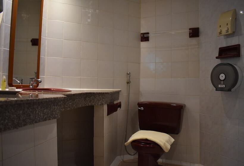 בית מלון כפרי Karon Cafe  Inn