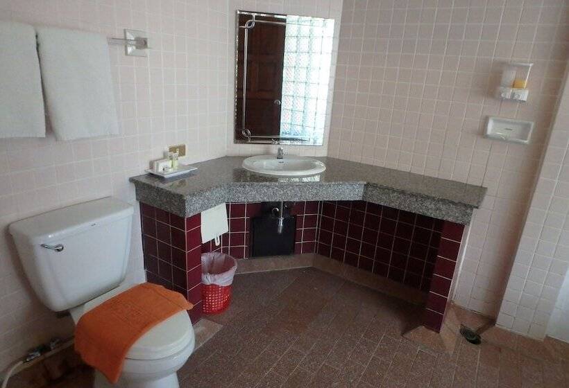 בית מלון כפרי Karon Cafe  Inn