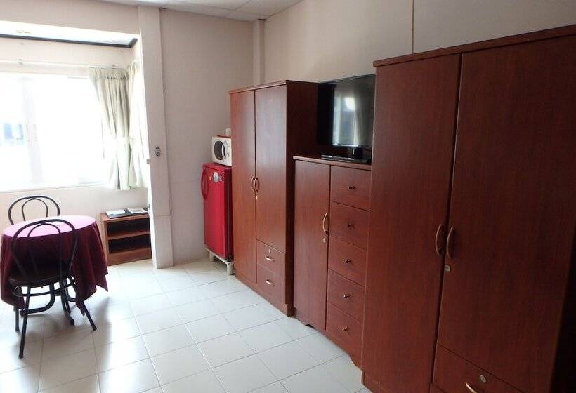 בית מלון כפרי Karon Cafe  Inn