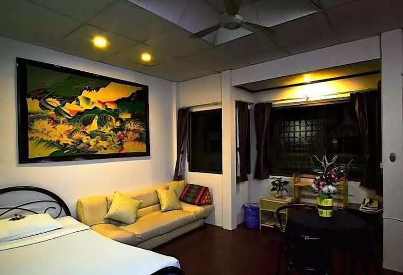 فندق Karon Cafe  Inn