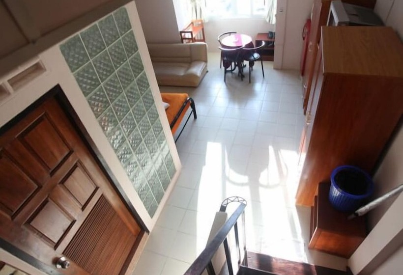 בית מלון כפרי Karon Cafe  Inn