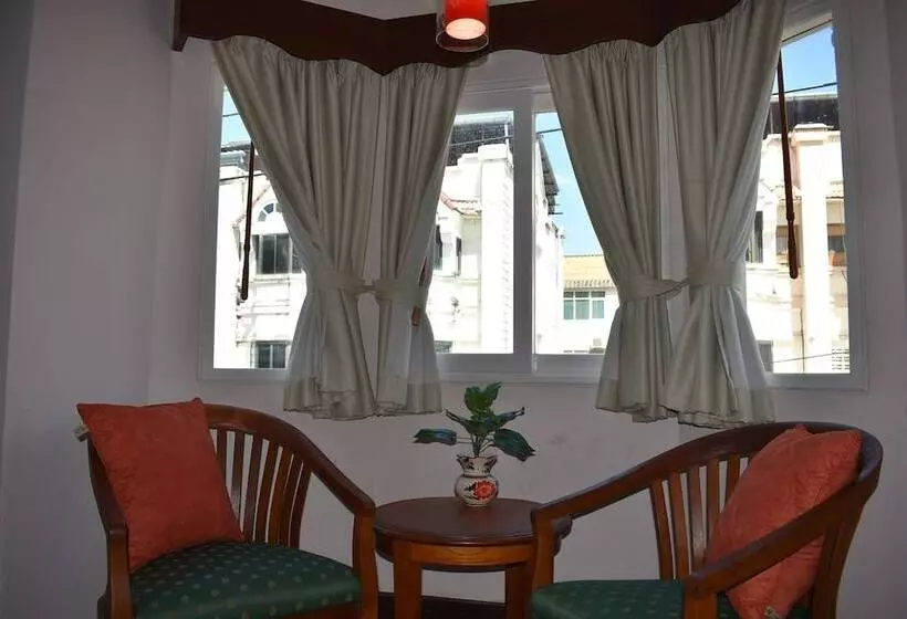 فندق Karon Cafe  Inn