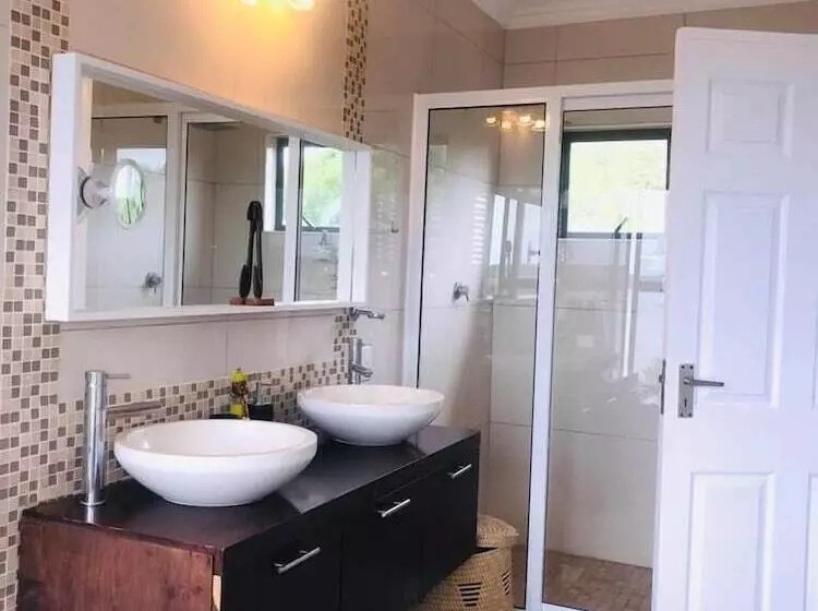 Hotel Naara Ecolodge & Spa