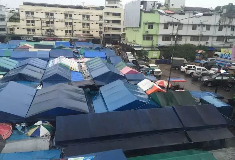 호텔 The City House