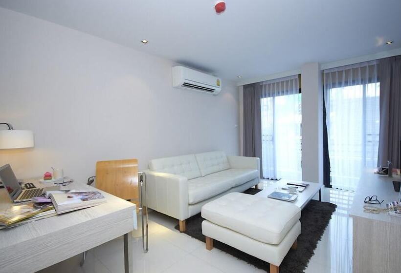 Отель The Present Sathorn