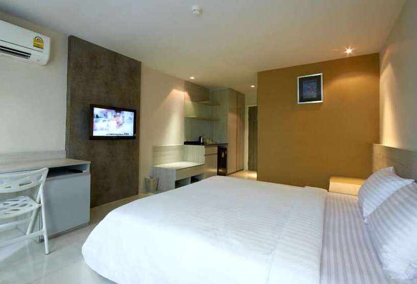 Отель The Present Sathorn