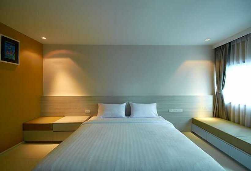 Отель The Present Sathorn